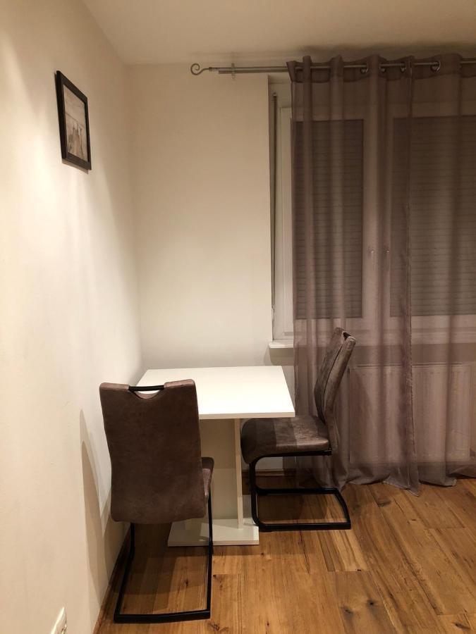Nina Apartment Wiener Neustadt Esterno foto